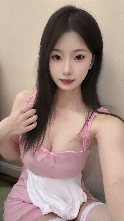 身材苗条大胸妹