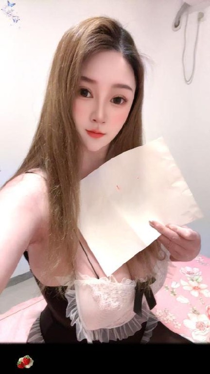 童颜巨乳美女沁雅