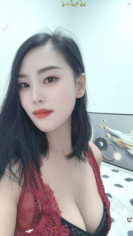 很会嗦的大胸美妇