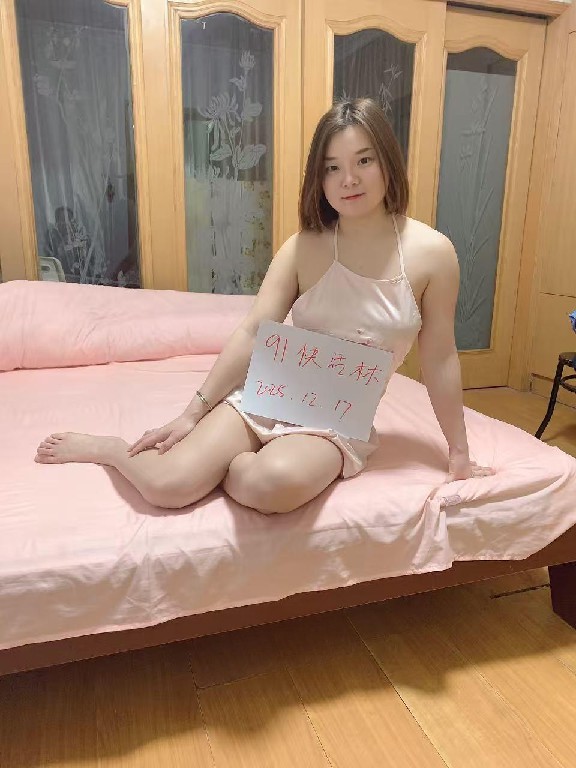 性价比长相清纯骚货少妇