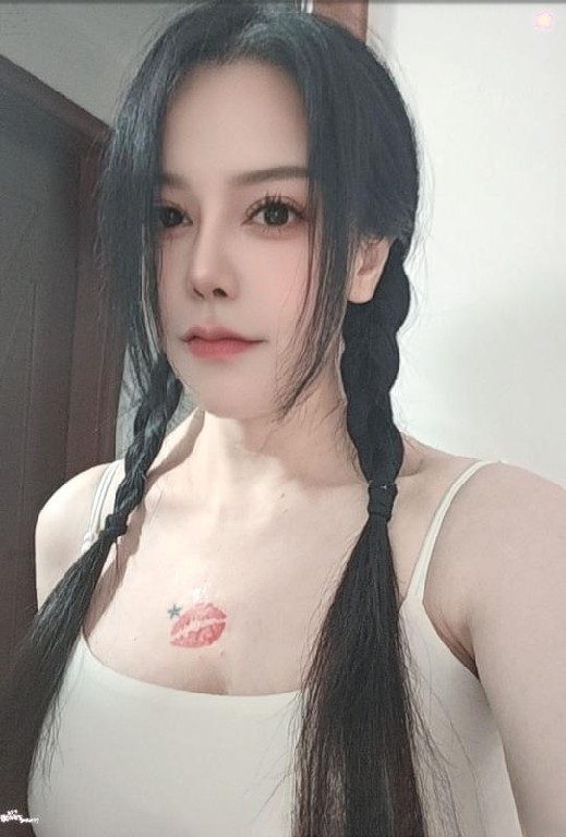 天河潭村爆乳气质美女