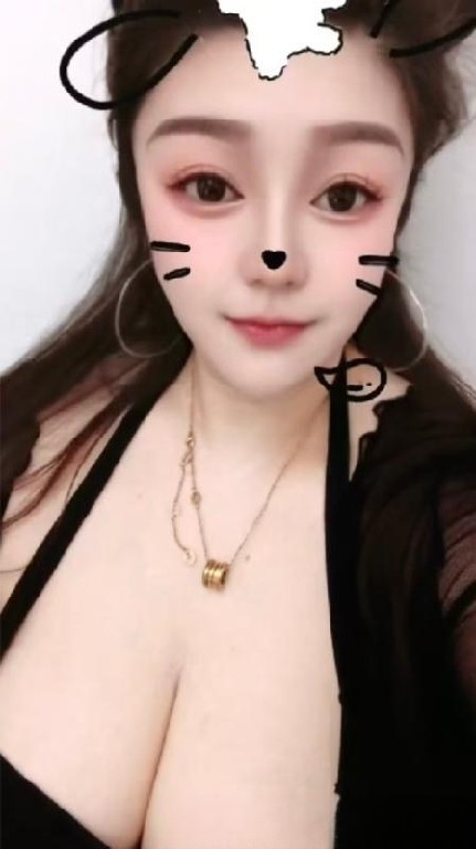 气质大胸小姐姐