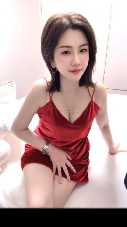 南站短发女神笑笑