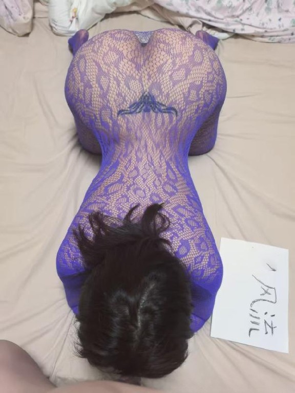 超大蜜桃臀骚妹