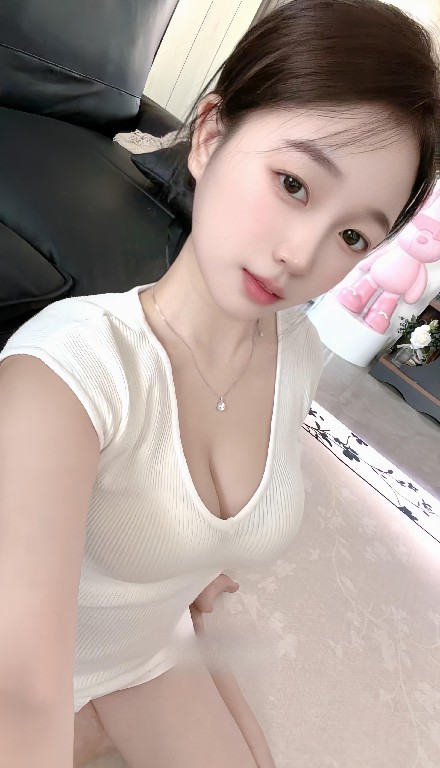 粉嫩大波小妖精，口活绝了