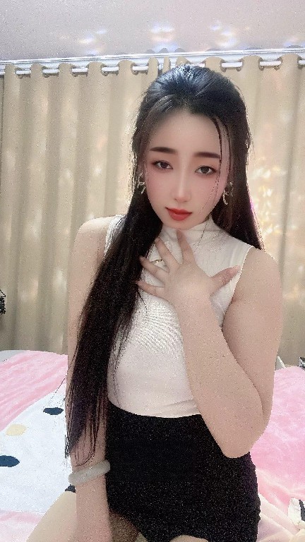 气质大胸肥臀小骚货