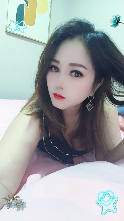 闷骚小少妇，床上欲望高涨