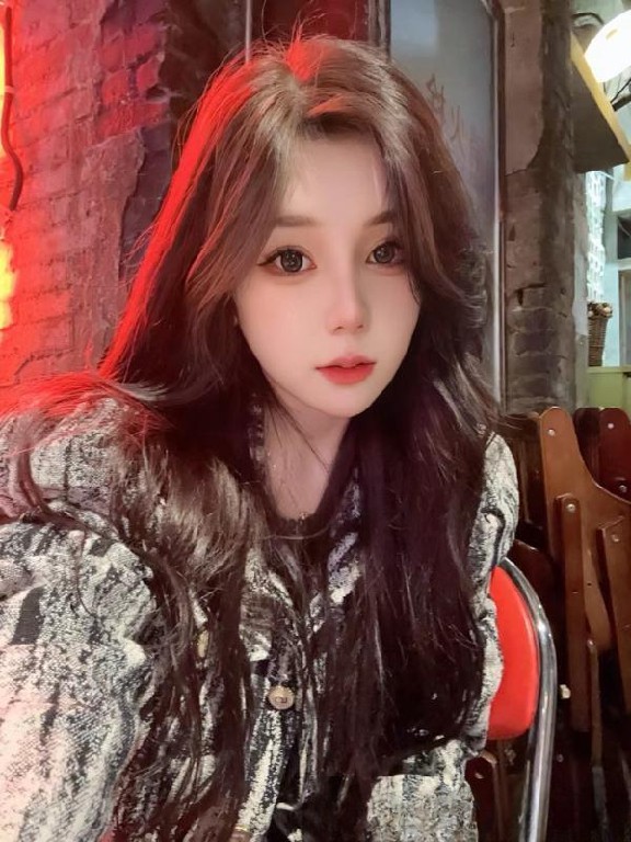 时尚御姐玉体打卡记