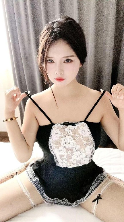 身材高挑的年轻妹子