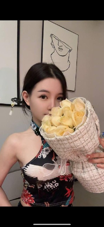 骚到爆的小姐姐