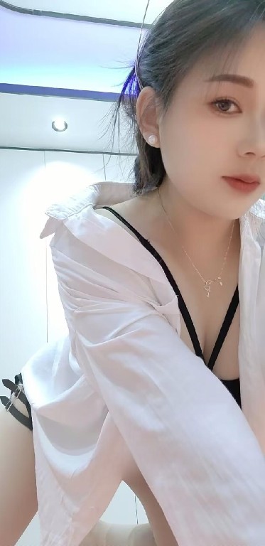 水嫩吊带袜女郎直接撕开爱爱