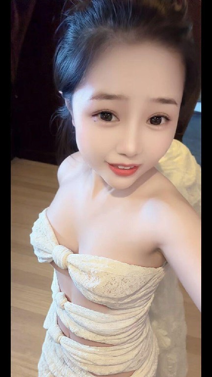 尤物性感粉嫩翘臀骚妹