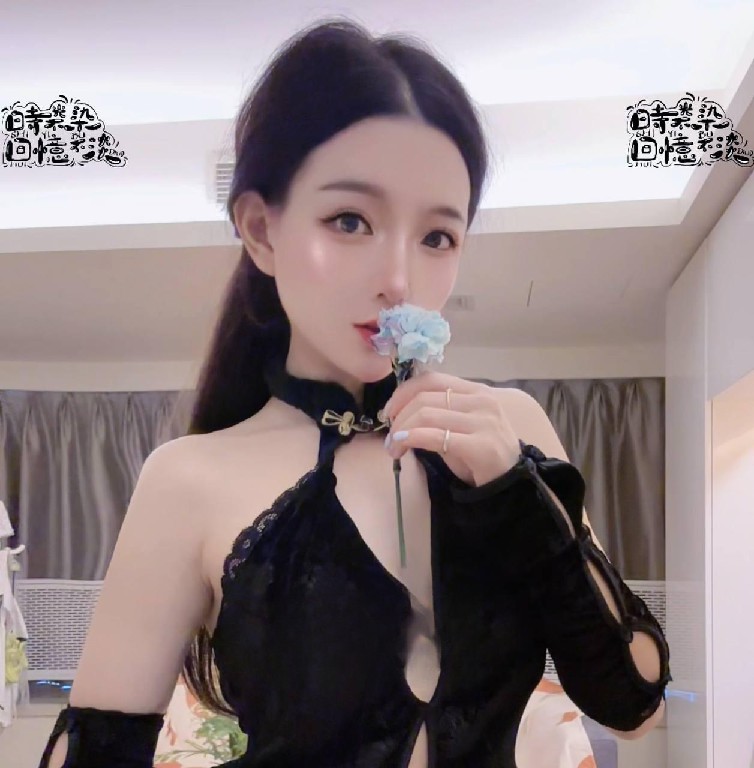 骚到爆的小姐姐