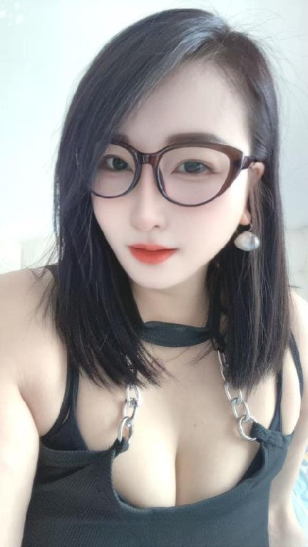 温柔眼睛小少妇