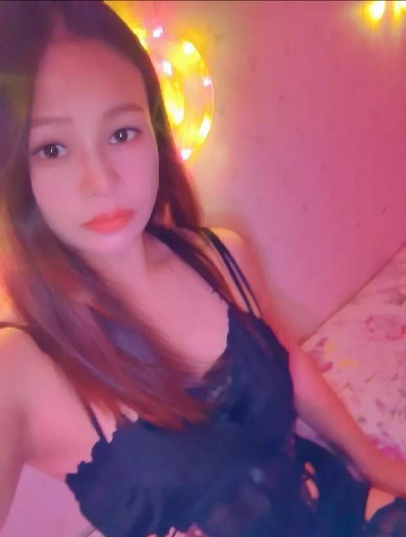 翘臀态度好鲍鱼粉嫩小姐姐