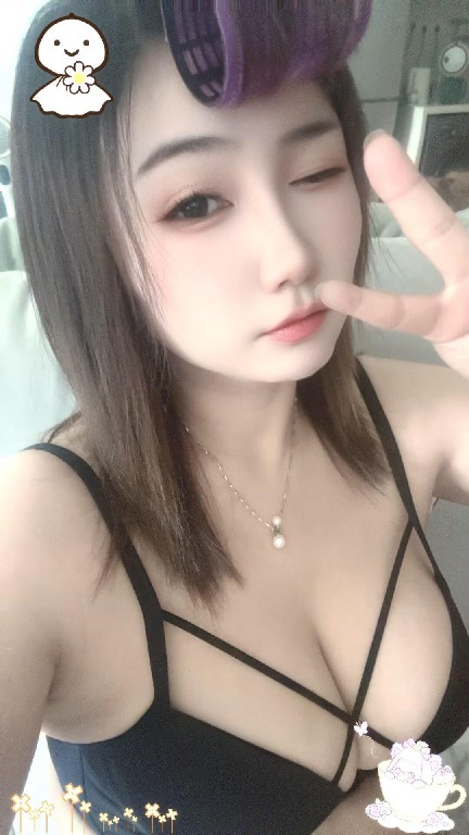 二街大胸允儿体验