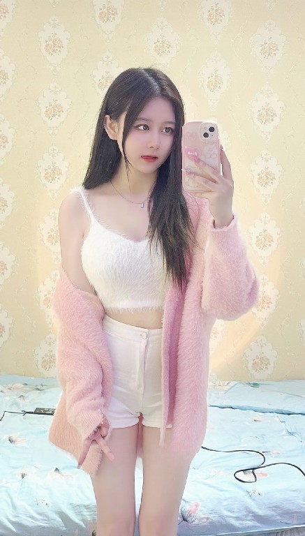 性感蜜桃臀苗条女友感