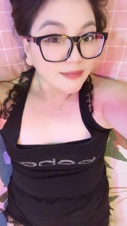 呼市蜜桃臀少妇