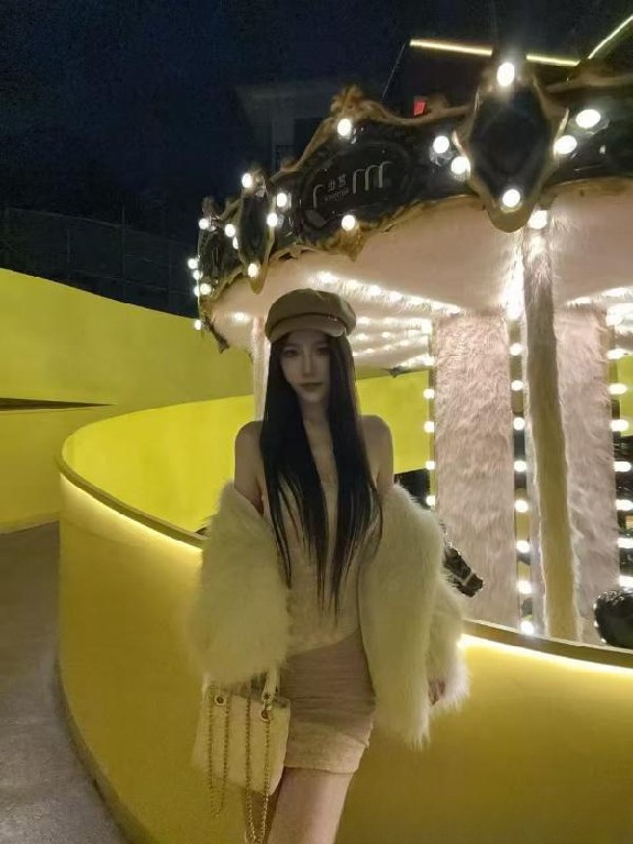 高颜值高挑美女