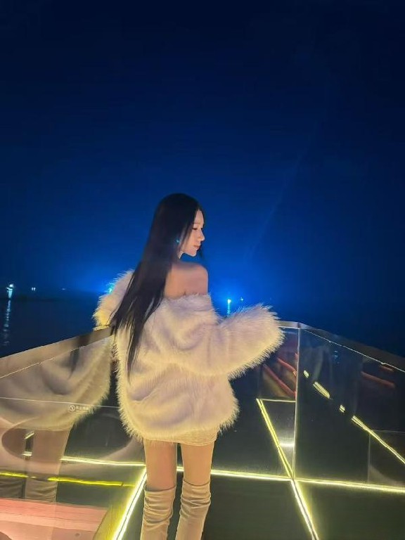 高颜值高挑美女