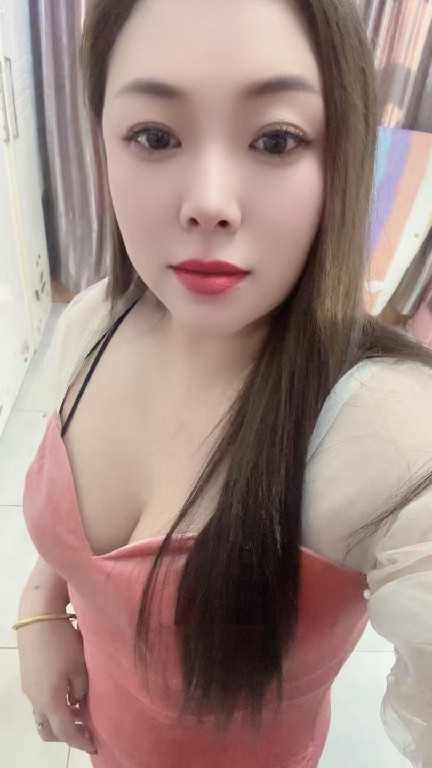 大胸肉臀骚货200泄火