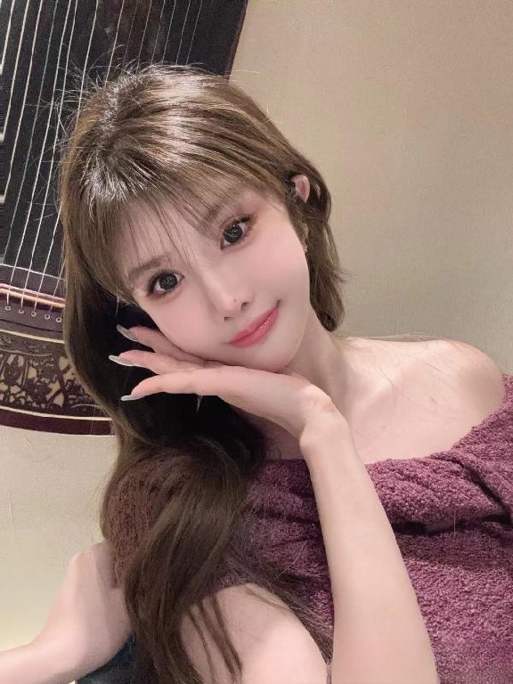 东站Su胸翘臀恬老师