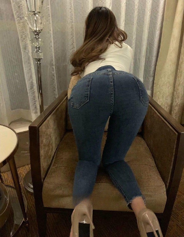 粉嫩大长腿小妹妹