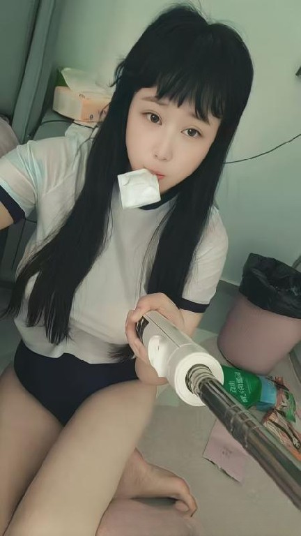 东站娃娃脸巨乳少妇