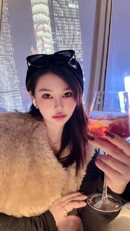 岳麓E奶女神依依