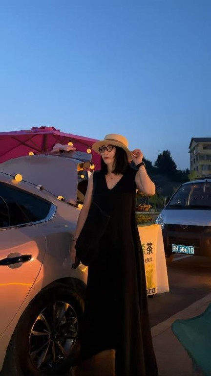 温温柔柔的眼镜妹