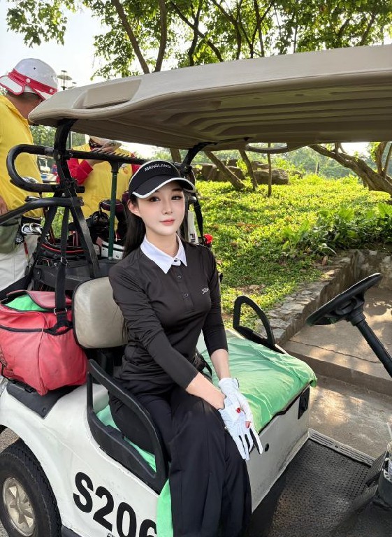 肤白貌美软妹子安娜