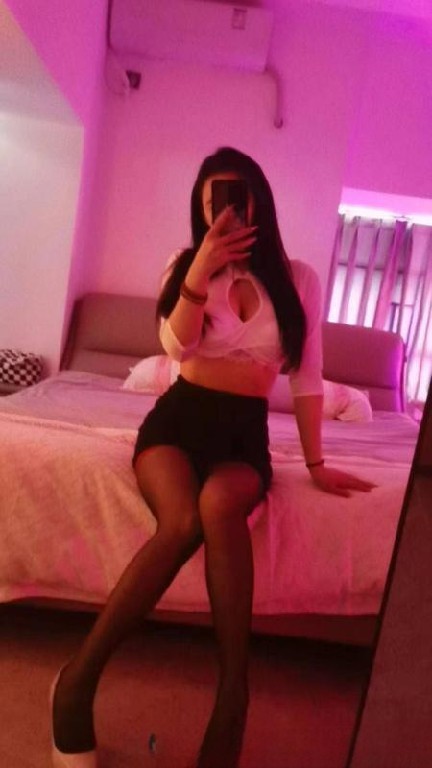 兼职大胸老板娘