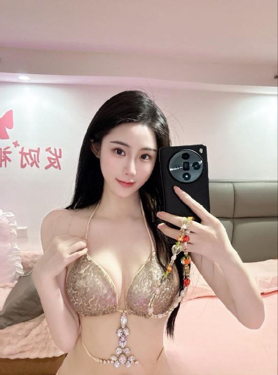 肤白貌美腿长颜值老师