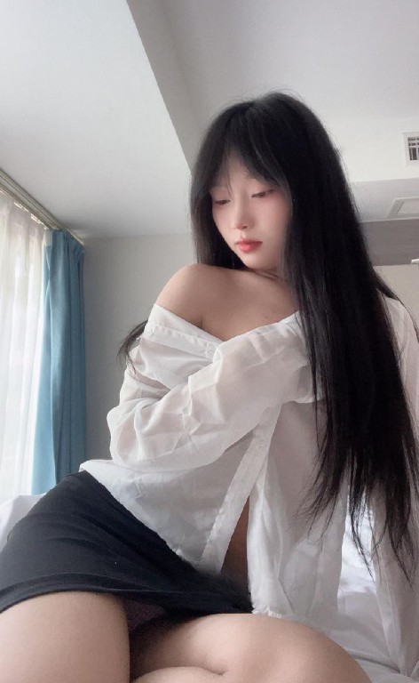 娇小玲珑颜值嫩妹