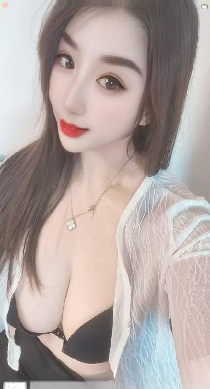 高挑大胸风骚妹子