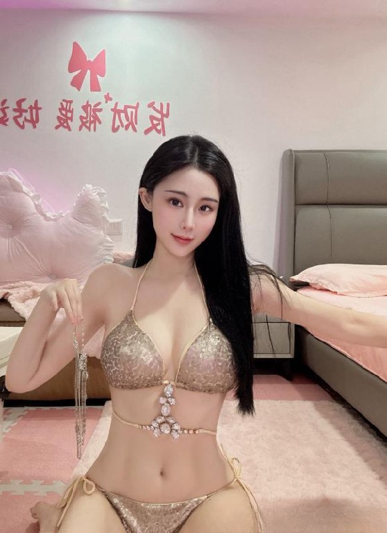 肤白貌美腿长颜值老师