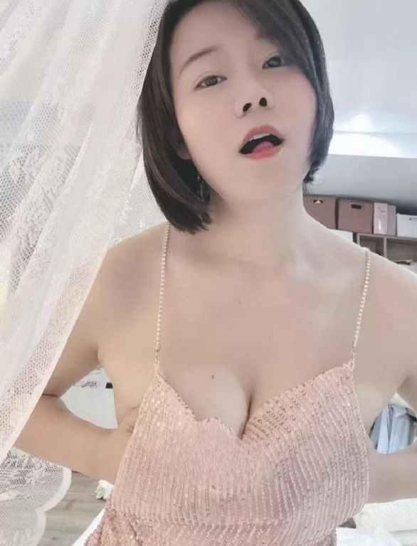 光谷大波妹，胸推一绝