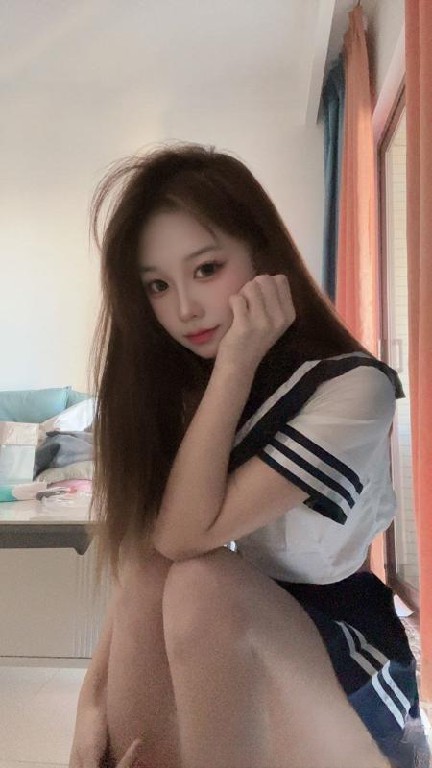 制服一线天蓓蓓