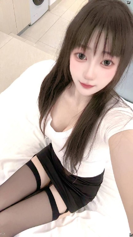 20岁妹妹很白嫩奶子很大