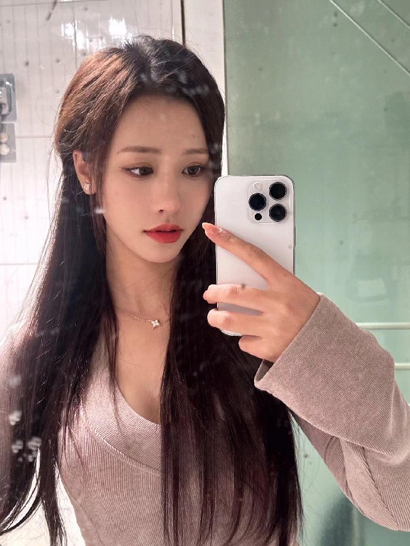 大胸翘臀颜值老师