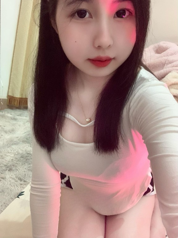 苗条紧逼大奶小骚妹