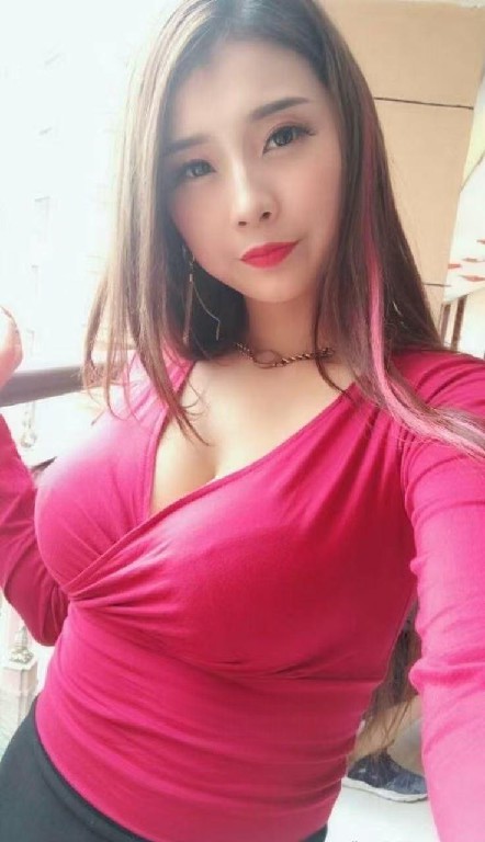 性感胸大圆挺逼润水多风骚嫩妹