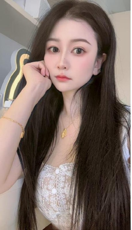 南山泡芙颜值身材一流