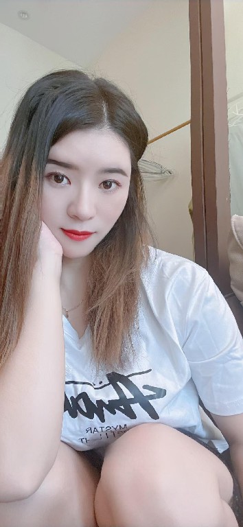 给力肉弹风骚辣妹