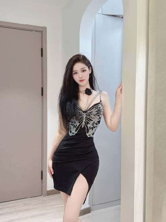 肤白臀翘颜值萱萱