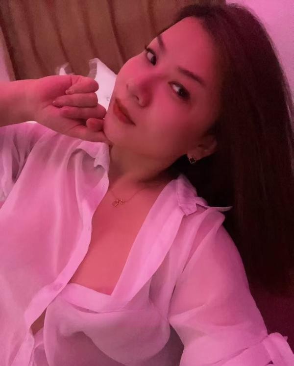 长腿大胸骚气妹妹