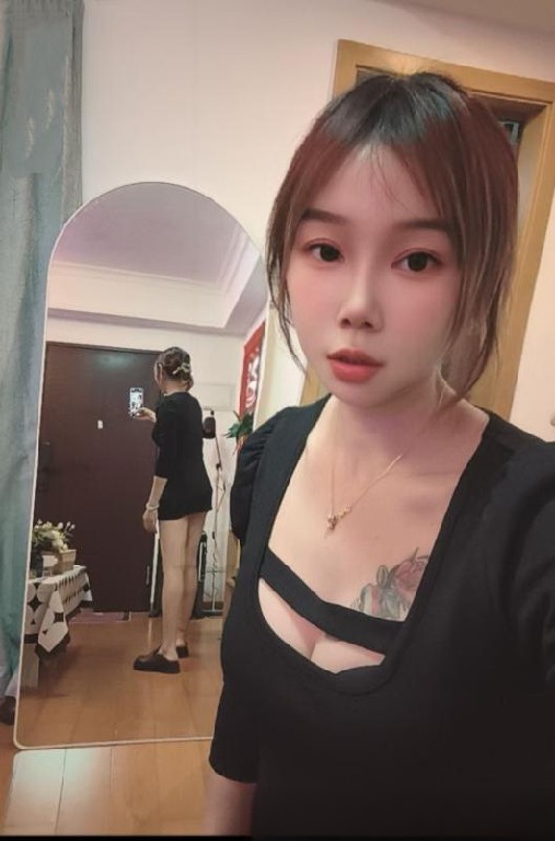 小巧玲珑胸小姐姐