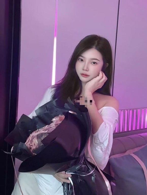 依然美女小姐姐