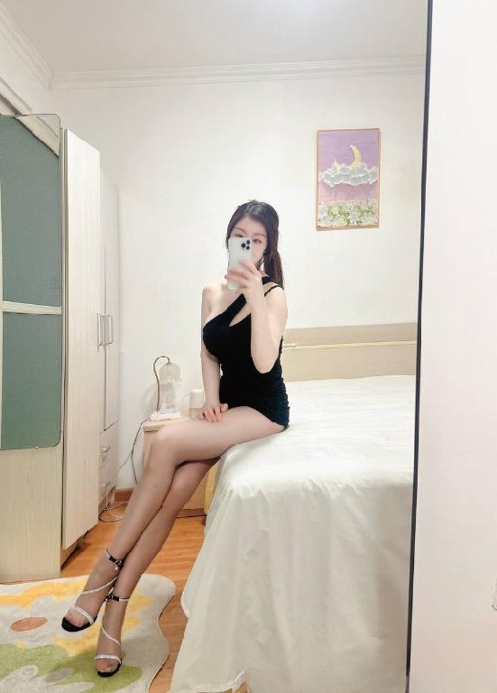 细腰大胸大长腿姐姐