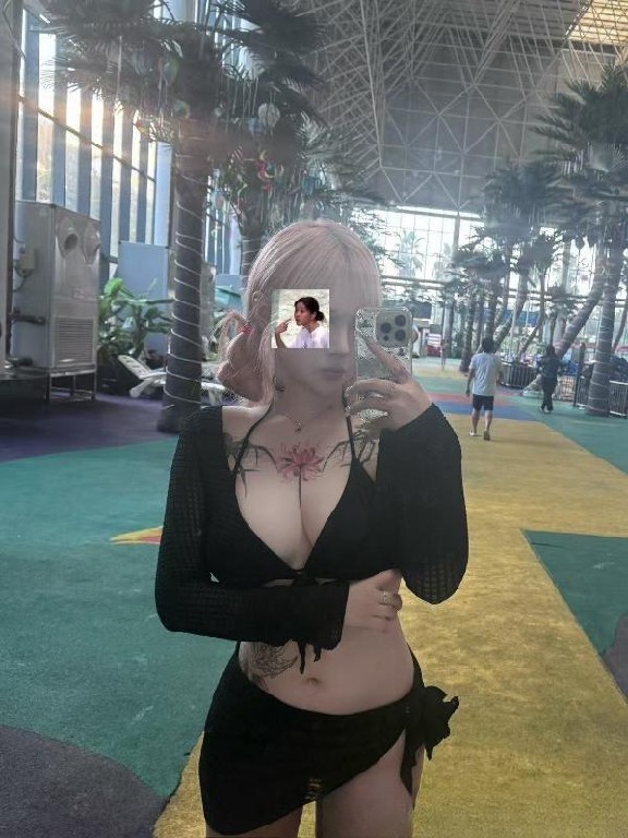 巨乳骚货小趴菜